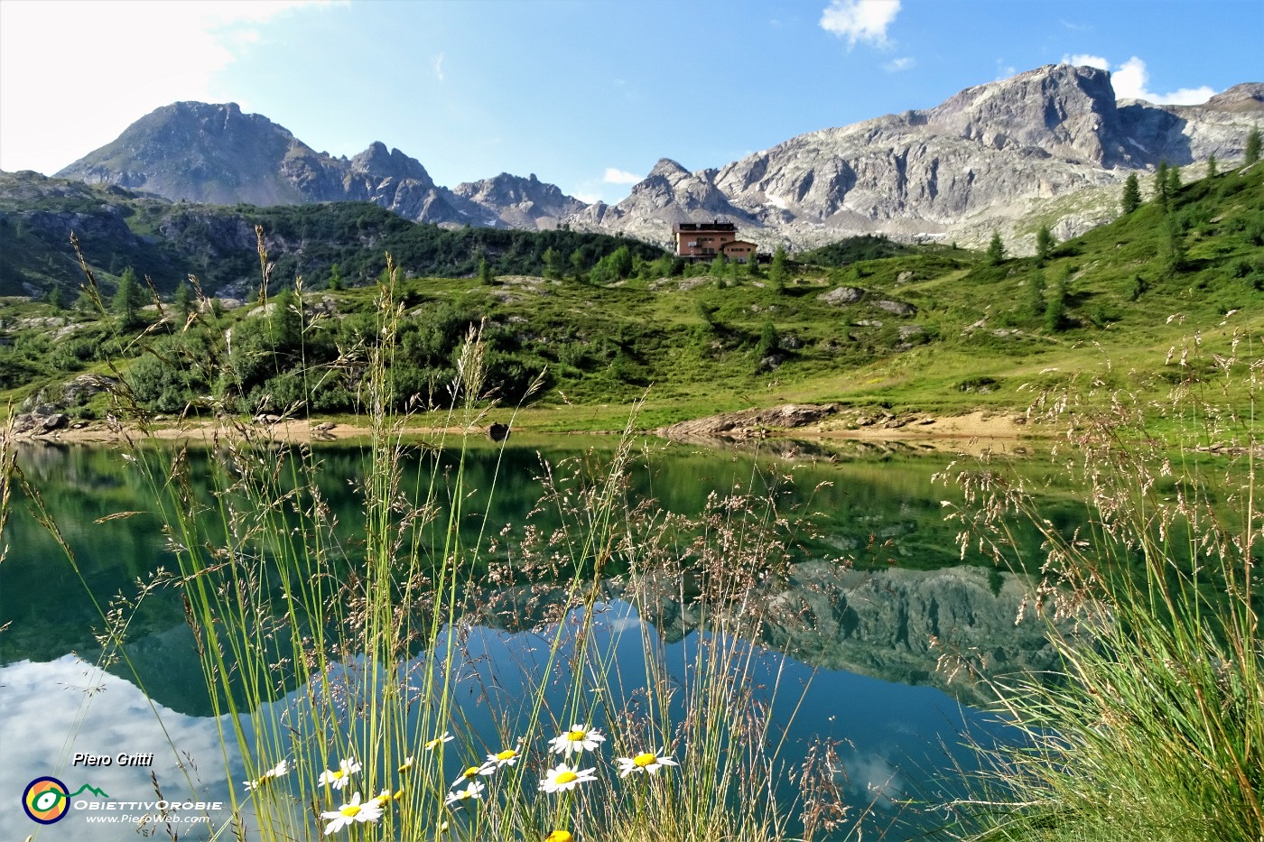 36 Il Rif. Calvi si specchia insieme al Madonnino e al Cabianca.JPG